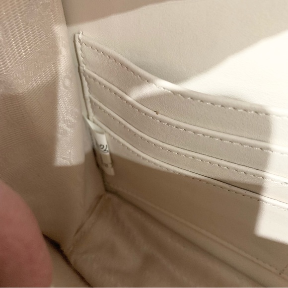 Metro City Sling Bag - Picture 9 of 11